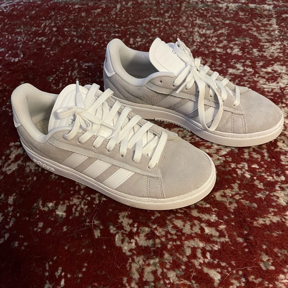 Adidas Sneakers